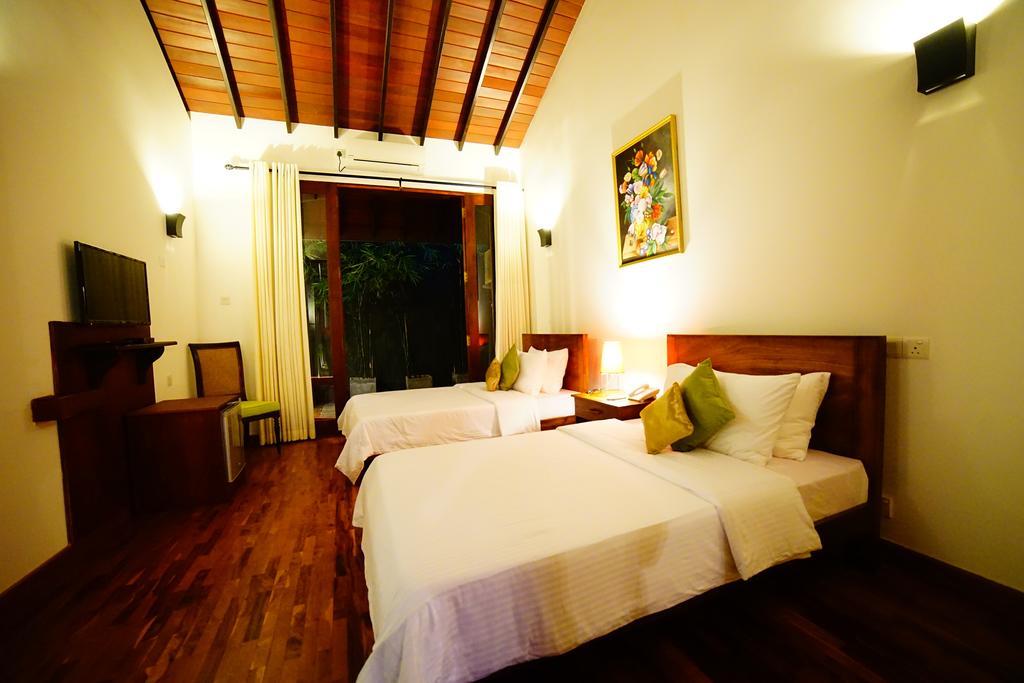 Lespri Grand Hotel Negombo Szoba fotó