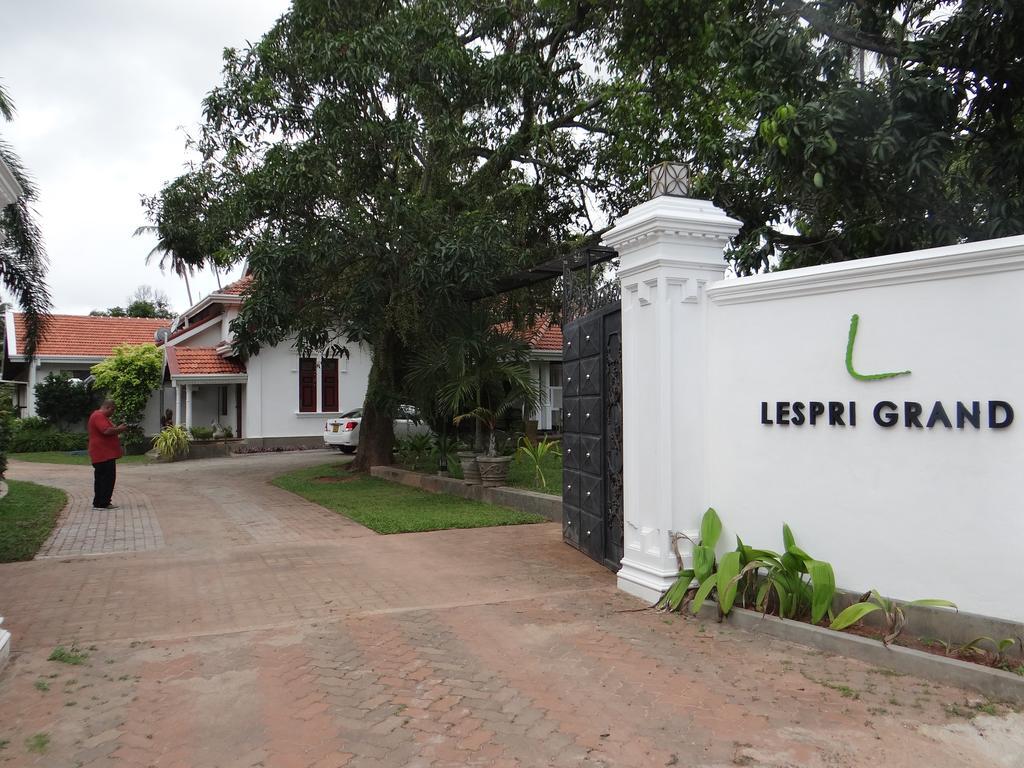 Lespri Grand Hotel Negombo Kültér fotó