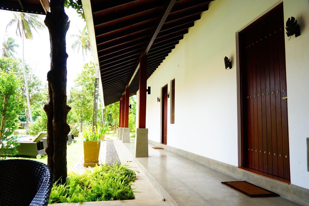 Lespri Grand Hotel Negombo Szoba fotó