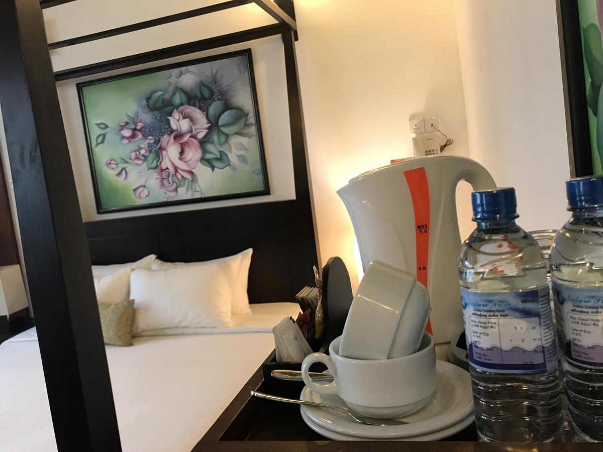 Lespri Grand Hotel Negombo Kültér fotó
