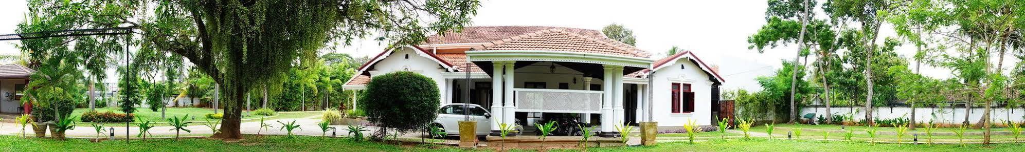 Lespri Grand Hotel Negombo Kültér fotó