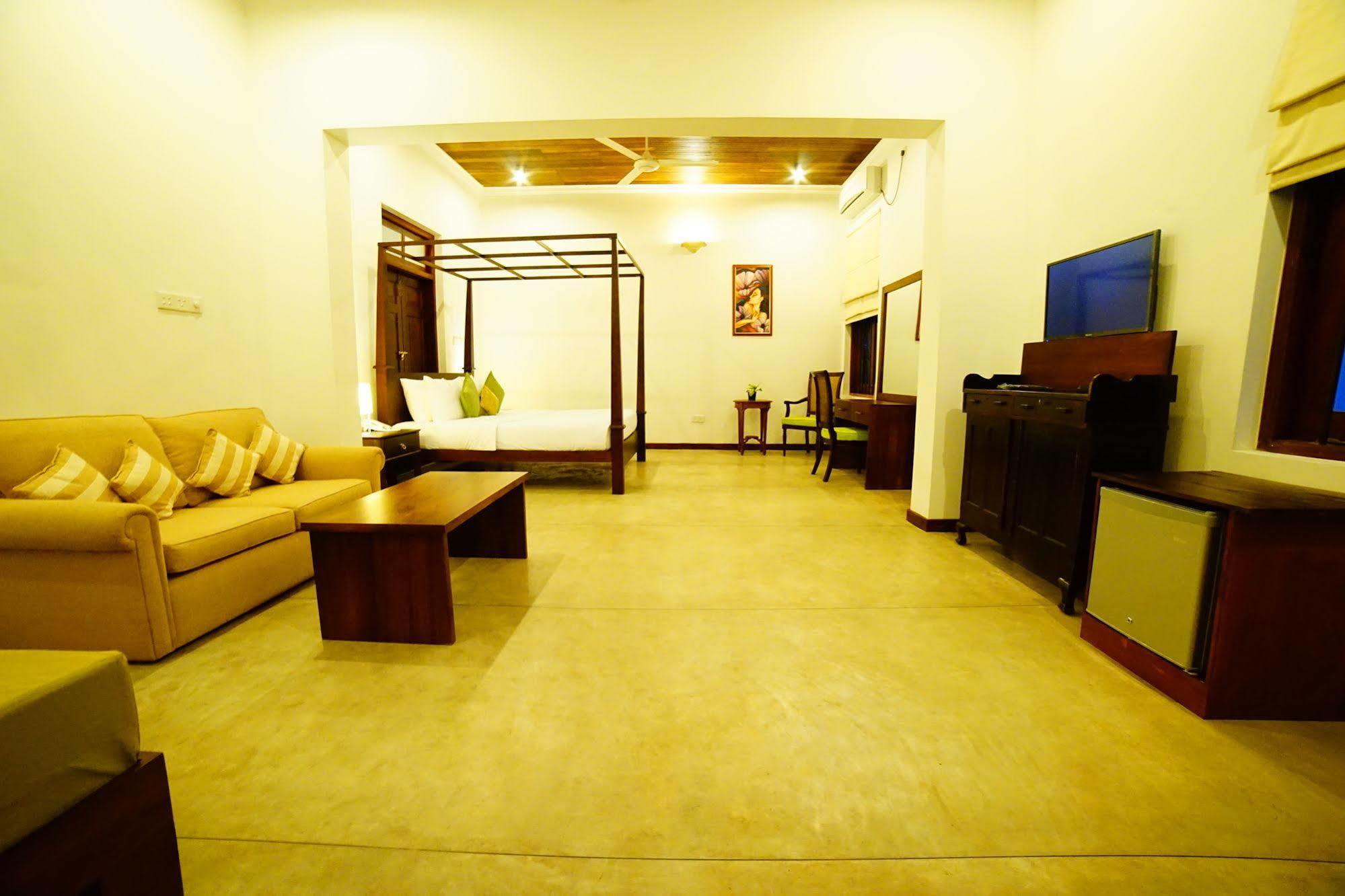 Lespri Grand Hotel Negombo Kültér fotó
