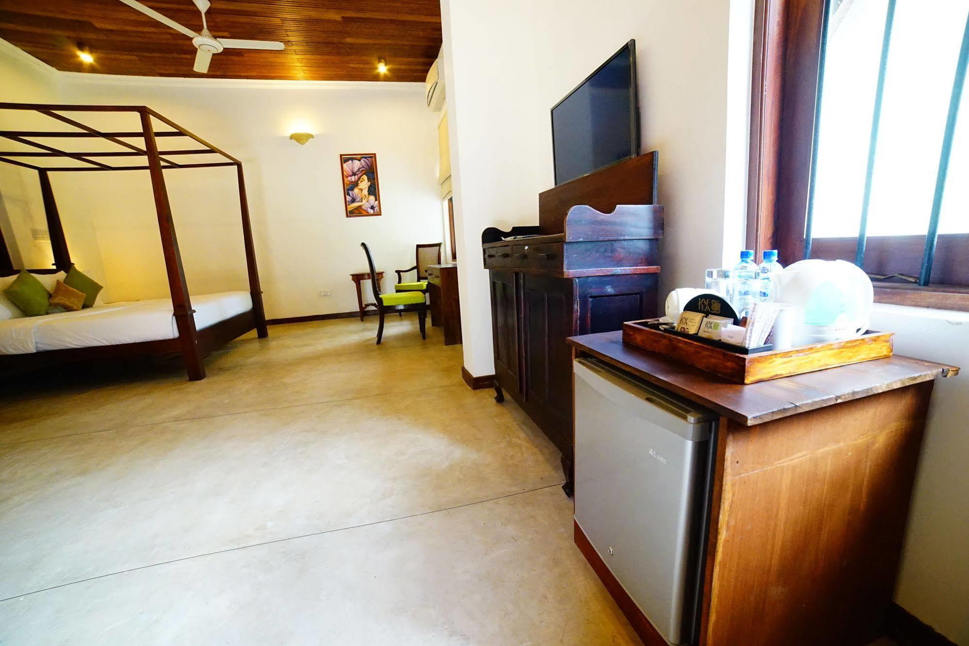 Lespri Grand Hotel Negombo Kültér fotó