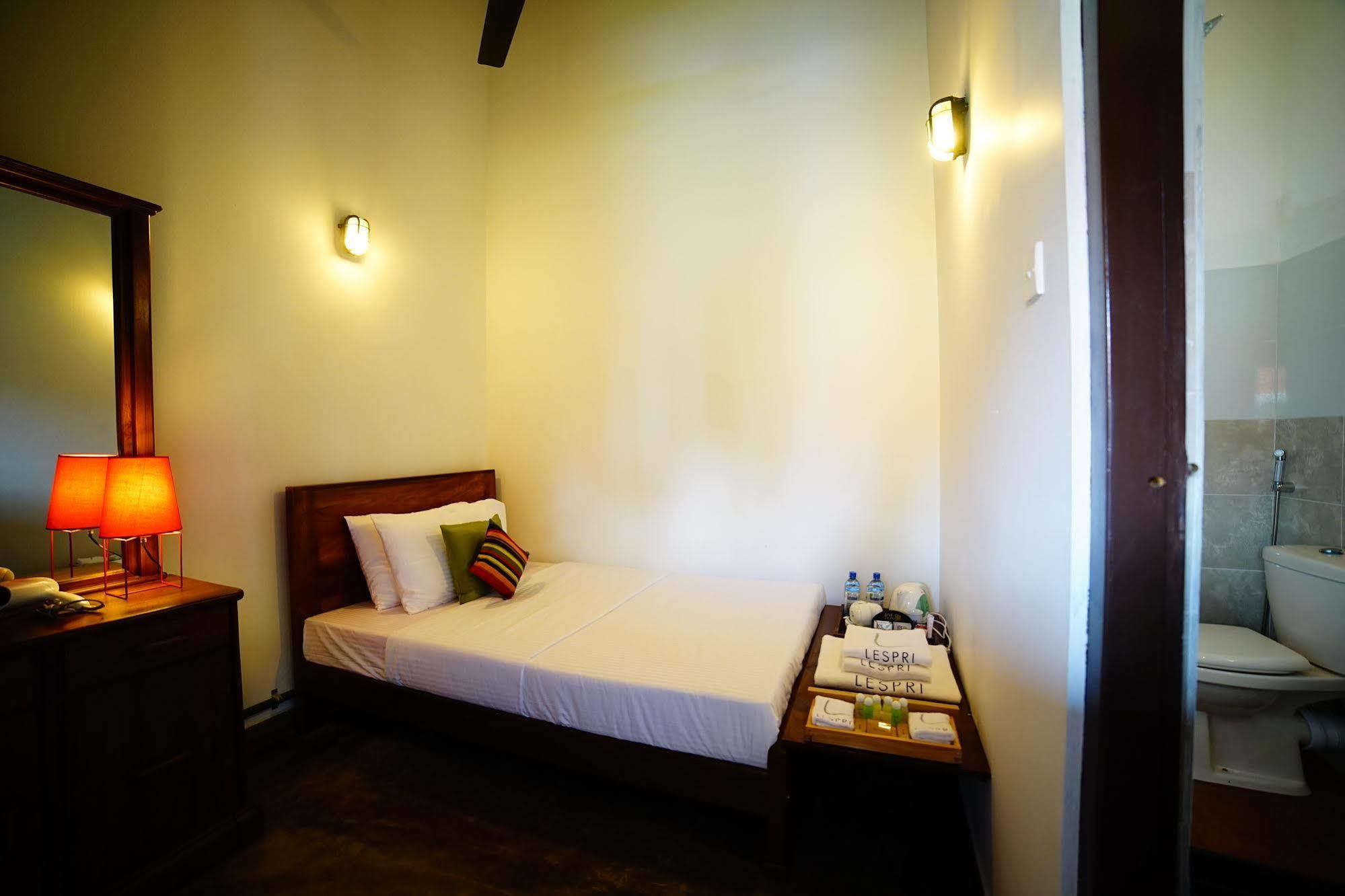 Lespri Grand Hotel Negombo Kültér fotó