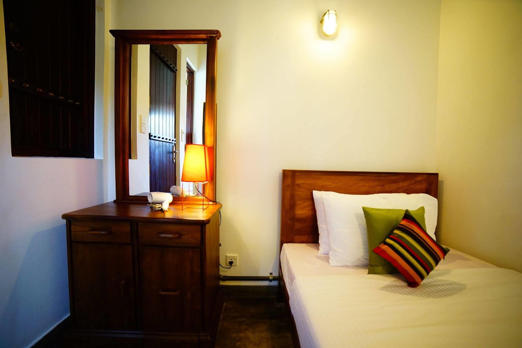 Lespri Grand Hotel Negombo Kültér fotó